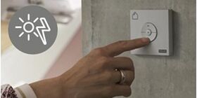 Store occultant télécommandé VELUX DSL motorisé à l'énergie solaire