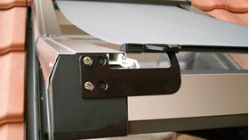 ROTO ZAR | Store pare-soleil pour fenêtre de toit Roto