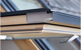 Fenêtre de toit FAKRO FTP-V U41 APMX | GreenView | Triple vitrage | Bois