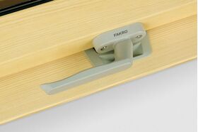 Fenêtre de toit FAKRO FTS-V U2 | en bois, à pivot central, double vitrage avec ventilation