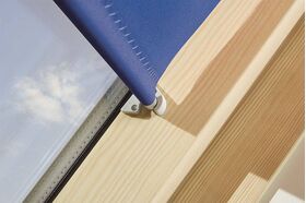 FAKRO ARS | Store tamisant pour les fenêtres de toit FAKRO ✓ Compatible avec ARTENS et OptiLight