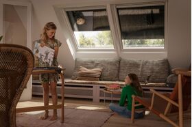 VELUX SSS >> Volet roulant souple occultant à énergie solaire VELUX pour les fenêtres de toit