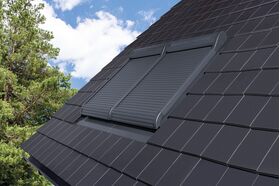 FAKRO ARZ KOMFORT SOLAR | Volet roulant solaire pour les fenêtres de toit FAKRO ✓ Compatible avec ARTENS et OptiLight