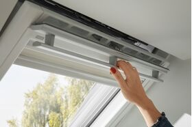 Fenêtre triple vitrage VELUX GLU 0061 | Finition EverFinish - Le blanc éternel