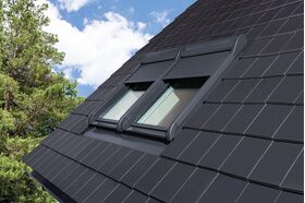 FAKRO ARZ KOMFORT SOLAR | Volet roulant solaire pour les fenêtres de toit FAKRO ✓ Compatible avec ARTENS et OptiLight