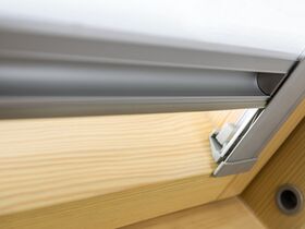 FAKRO Store tamisant à glissière ARP Z-Wave, Commande électrique