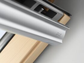 Fenêtre triple vitrage VELUX GLL 1064 | Finition bois massif