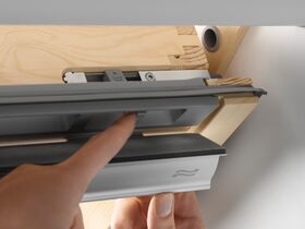 Fenêtre triple vitrage VELUX GLL 1064 | Finition bois massif