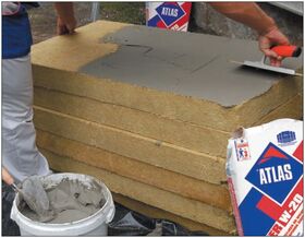 Adhésif à haute élasticité et adhérence ATLAS ROKER U pour fixation des panneaux de laine minérale