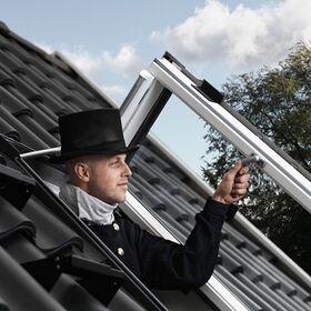 Fenêtre isolantes à ouverture latérale VELUX GXU 0050