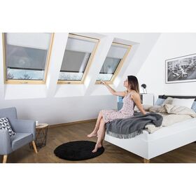 FAKRO AMZ Z-Wave | Store pare-soleil électrique pour les fenêtres de toit FAKRO ✓ Compatible avec ARTENS et OptiLight