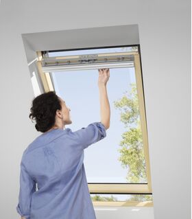 Fenêtre triple vitrage VELUX GLL 1064 | Finition bois massif