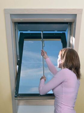 FAKRO ZSZ | Bâton télescopique pour manier les stores pare-soleil FAKRO